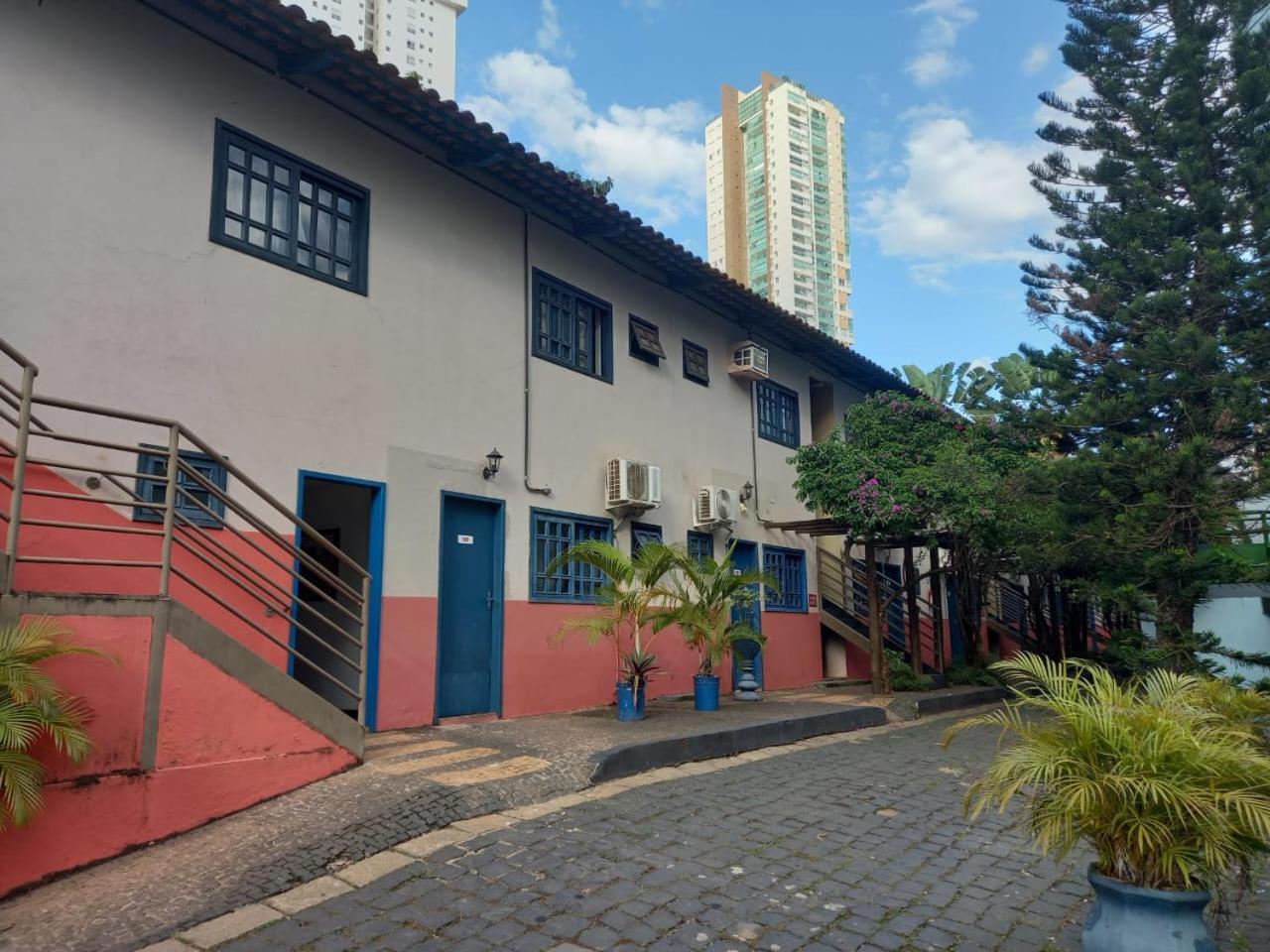 Cr Hotel Bueno - Antigo Hotel Serras De Goyaz Goiânia Buitenkant foto The school's main building