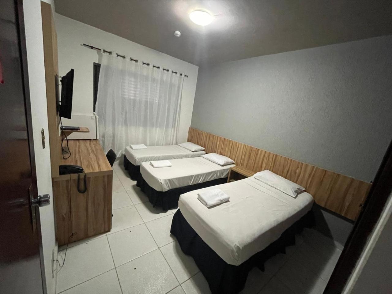 Cr Hotel Bueno - Antigo Hotel Serras De Goyaz Goiânia Buitenkant foto A room at a motel in Brazil