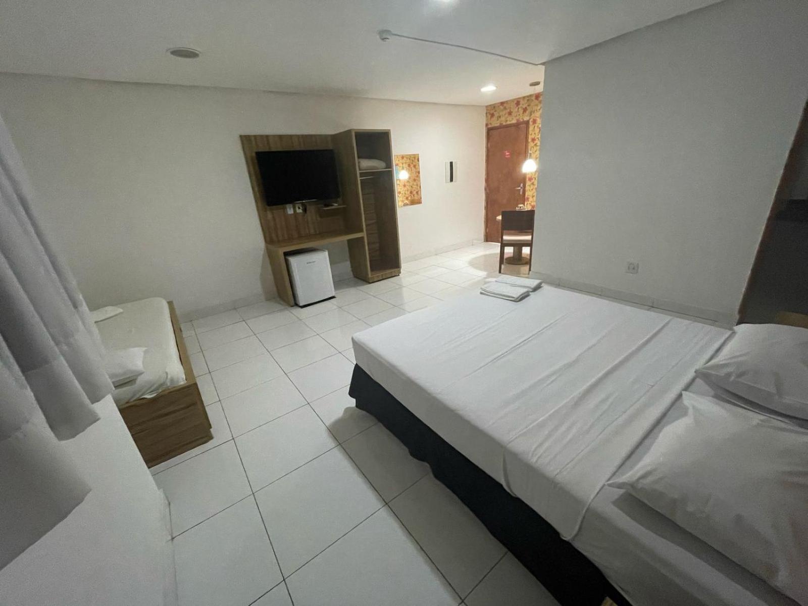 Cr Hotel Bueno - Antigo Hotel Serras De Goyaz Goiânia Buitenkant foto A room at the hotel